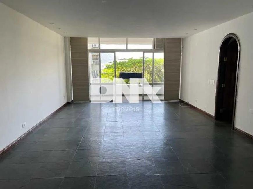 Apartamento - / Residencial / Gávea