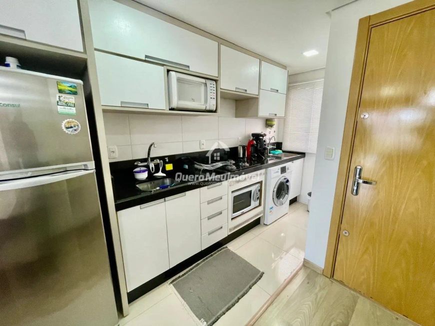 Apartamento semimobiliado no Desvio Rizzo