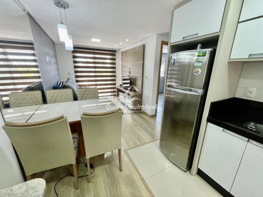 Apartamento semimobiliado no Desvio Rizzo