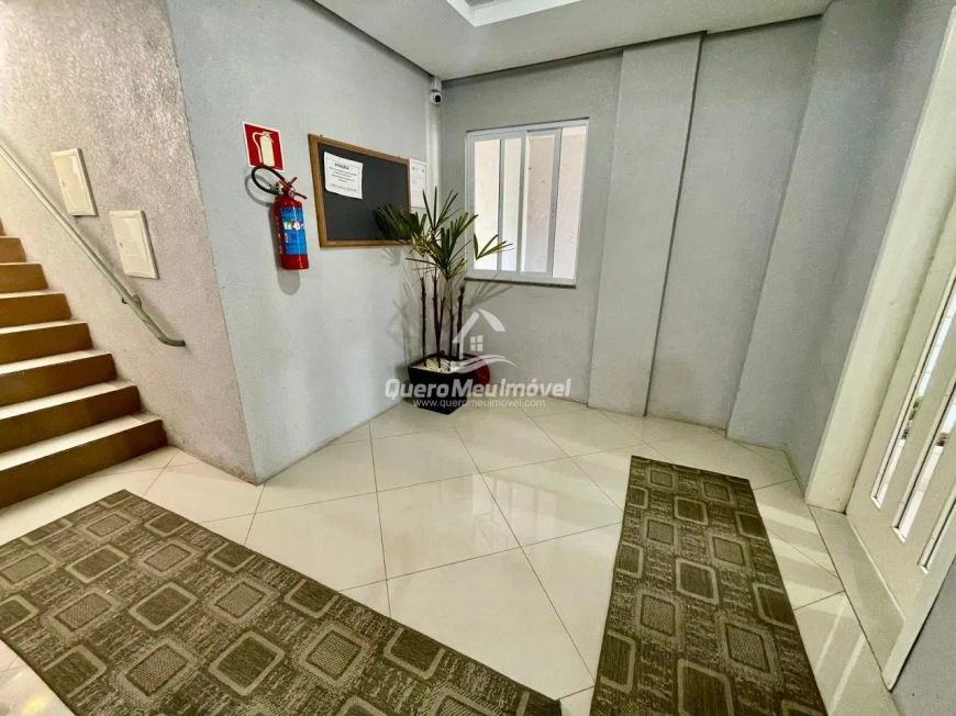 Apartamento semimobiliado no Desvio Rizzo