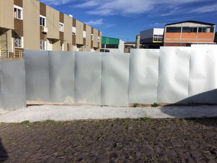 Terreno em excelente localização no Bairro Charqueadas!! Área: 12,12x46,05 = 552,00m. Confira!