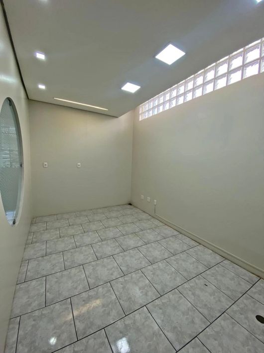 BENTOALVES aluga loja térrea com 220 m2 em São Pelegrino - Caxias do Sul - RS