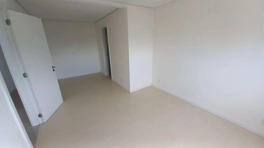 Excelente apartamento novo no Bairro Panazzolo!! Conta com 03 dormitórios (sendo 01 suíte), sala par