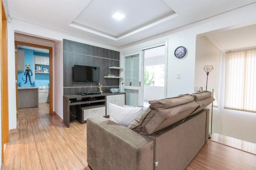 Excelente casa no Bairro Rio Branco! Com 03 dormitórios (sendo 01 suíte com closet), sala para 02 am