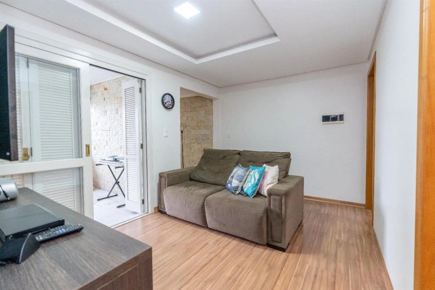 Excelente casa no Bairro Rio Branco! Com 03 dormitórios (sendo 01 suíte com closet), sala para 02 am