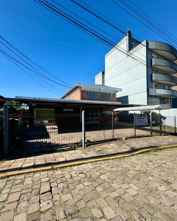 Imóvel para aluguel tem 940 metros quadrados com 5 quartos em Sagrada Família - Caxias do Sul - RS