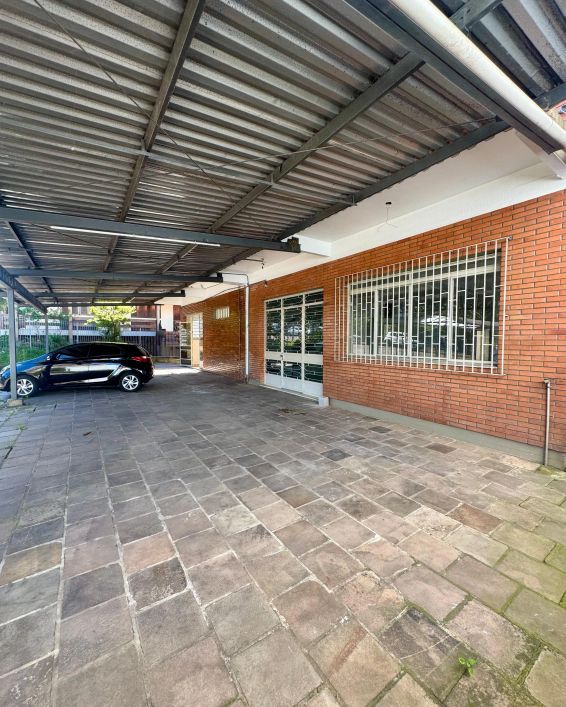 Imóvel para aluguel tem 940 metros quadrados com 5 quartos em Sagrada Família - Caxias do Sul - RS