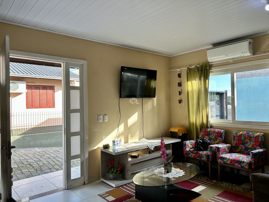 Casa com tres quartos no bairro Desvio Rizzo