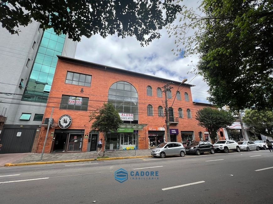Sala comercial aérea com 710m² no São Pelegrino