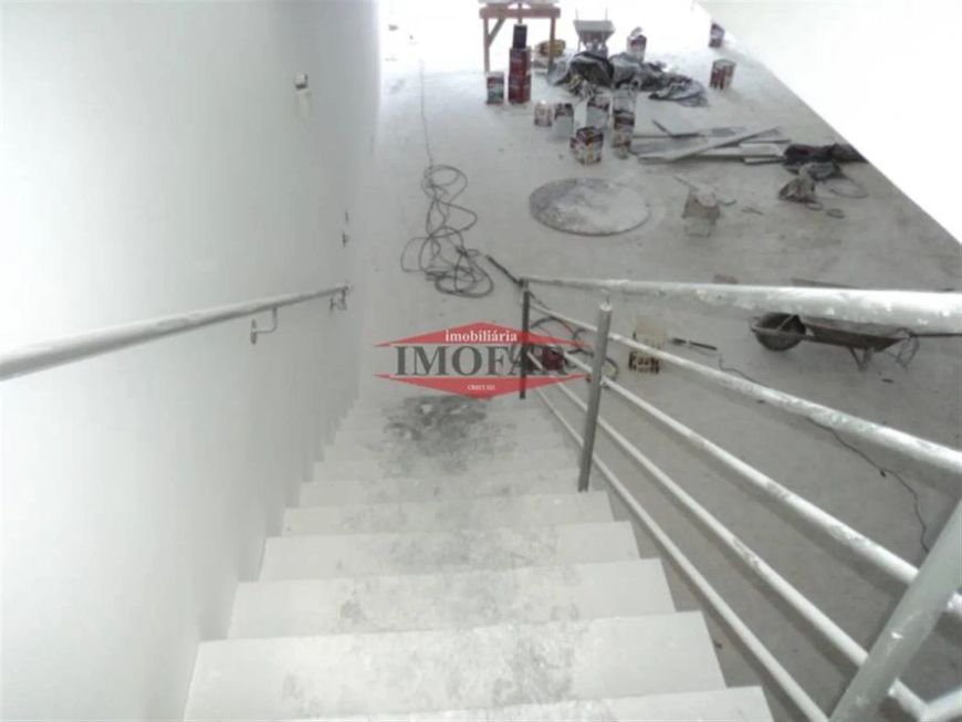 Vendas exclusivas! Excelentes lojas térreas novas com mezanino! Área: 259,53m e 268,18m. Estacioname