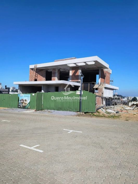 Casa de alto padrão em condomínio fechado