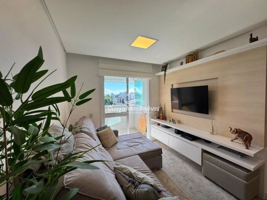 Apartamento semimobiliado no Vinhedos
