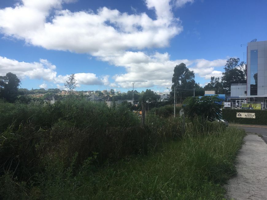 BENTOALVES aluga terreno de esquina, próximo à Perimetral, no Jardim América - Caxias do Sul - RS