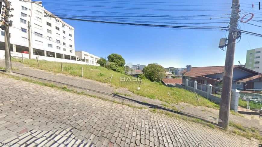 Ótimo terreno de esquina, com leve declive, logo após o Motel Astral, com área total de 764,69m². Id