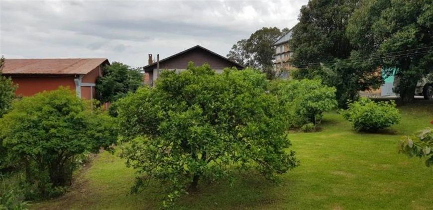 Amplo terreno de frente com 55,44m de frente para a BR 116, totalizando 5.467,06m. Contem 01 pavilhã