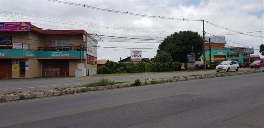 Amplo terreno de frente com 55,44m de frente para a BR 116, totalizando 5.467,06m. Contem 01 pavilhã