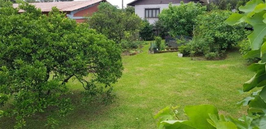 Amplo terreno de frente com 55,44m de frente para a BR 116, totalizando 5.467,06m. Contem 01 pavilhã