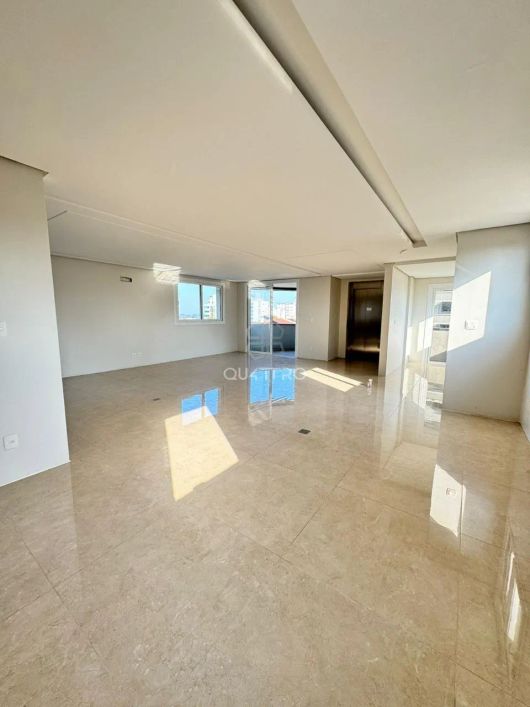 Apartamento novo e um por andar, no Panazzolo.