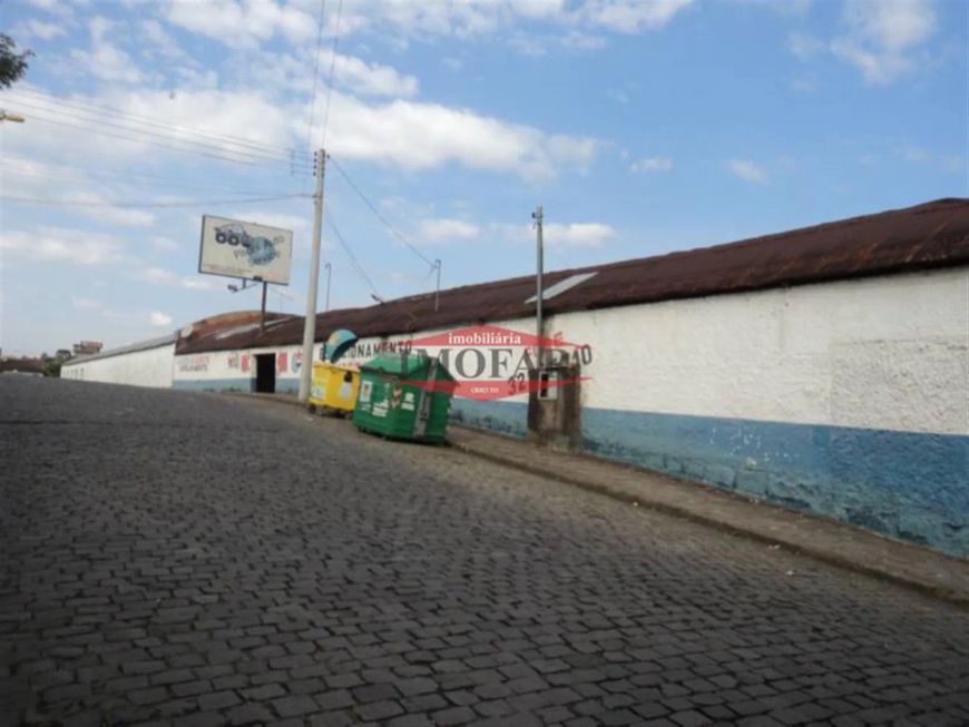 Excelentes pavilhões com área total de 3.915,00m. Consulte-nos!
