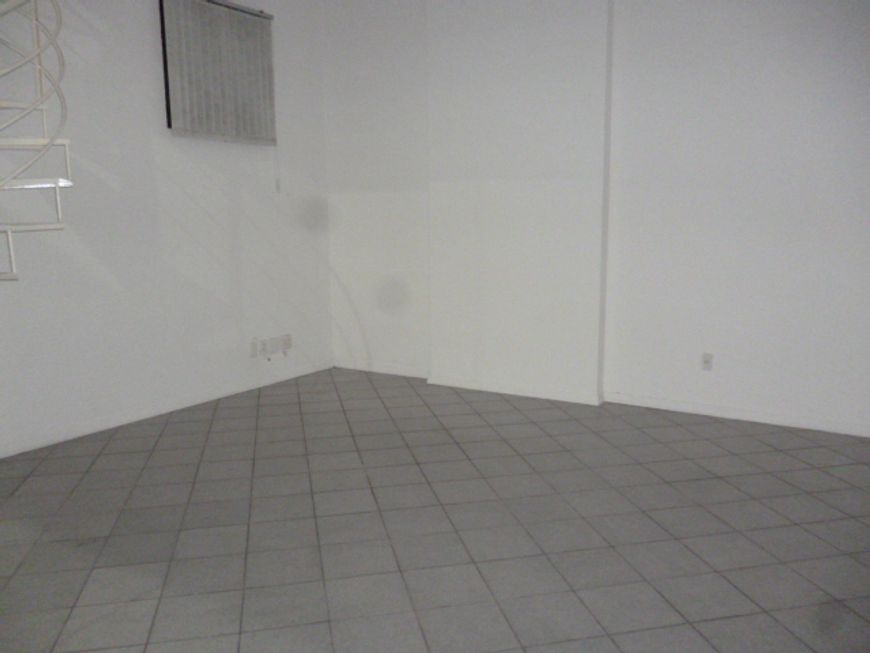 BENTOALVES aluga loja térrea, c/ 30m2, próximo Igreja São Pelegrino - Caxias do Sul - RS