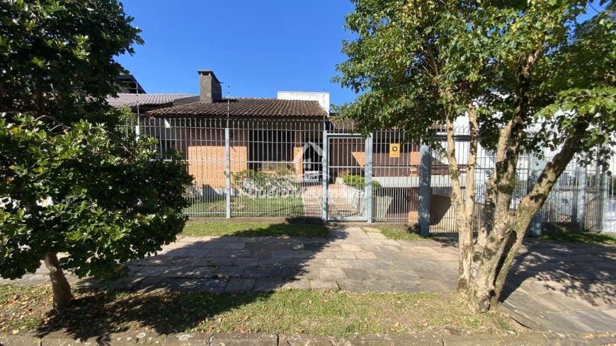 Casa com 4 quartos no Bairro Cinquentenário