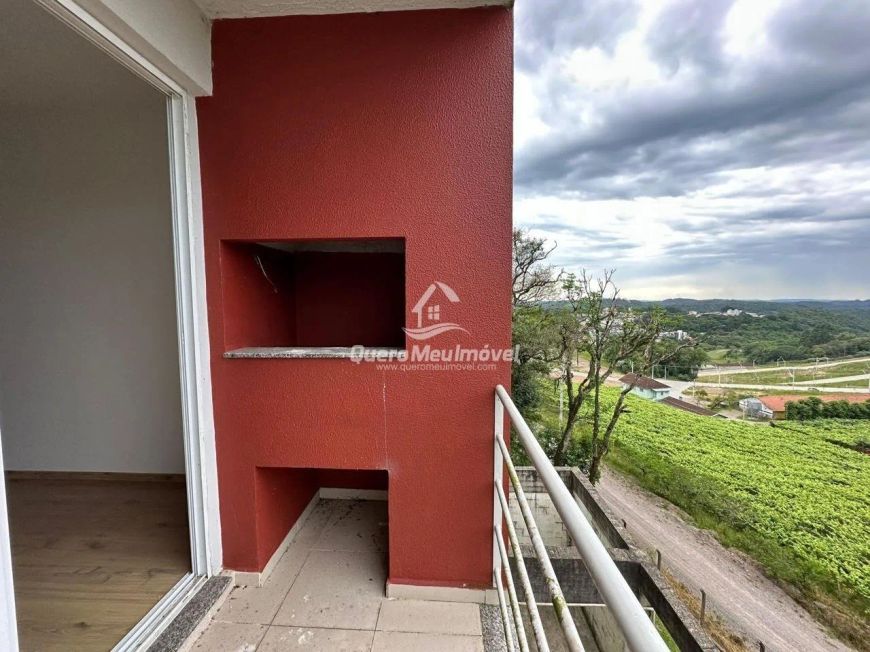 Apartamento com sacada no Desvio Rizzo