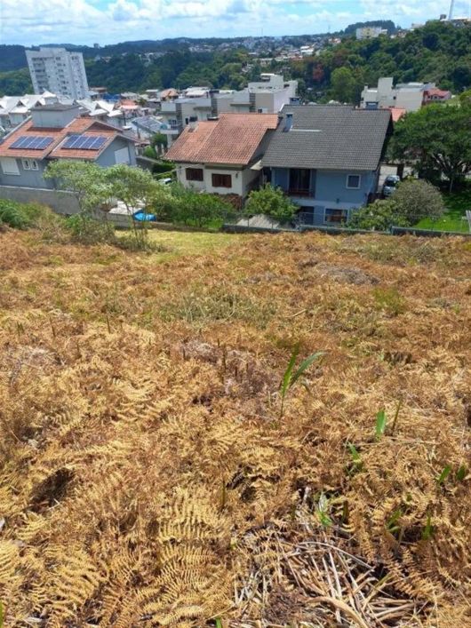 Três ótimos terrenos juntos em excelente localização a 100m da Perimetral, no Bairro Kayser! Terreno