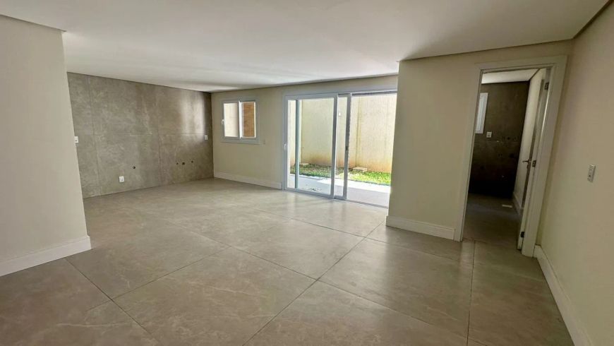 Excelente sobrado Duplex em ótima localização no Bairro Vinhedos! Conta com 03 dormitórios (sendo 01