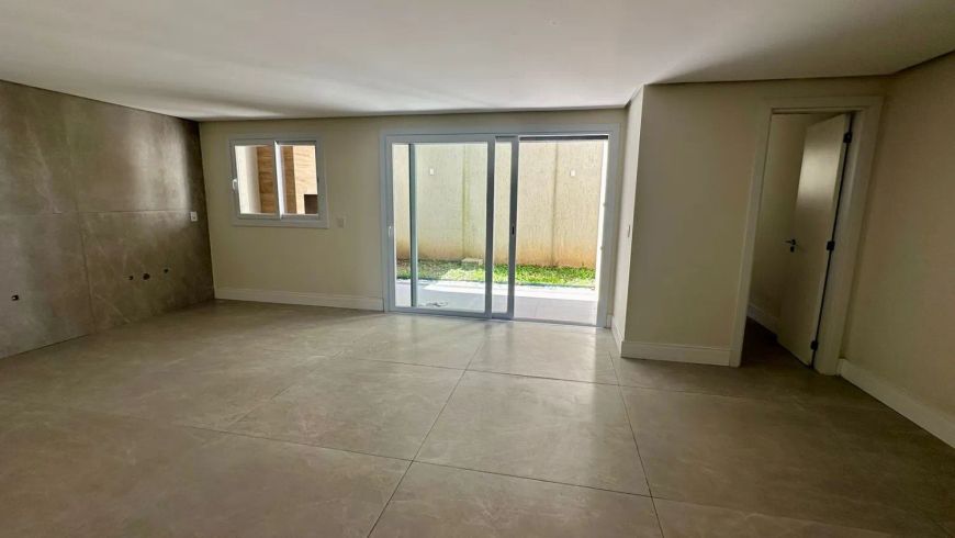 Excelente sobrado Duplex em ótima localização no Bairro Vinhedos! Conta com 03 dormitórios (sendo 01