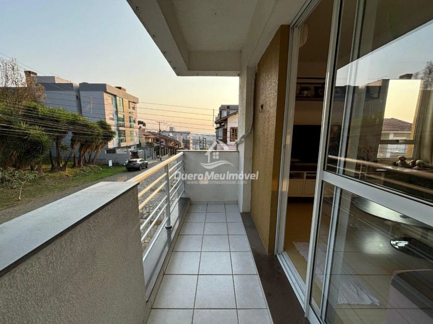 Sobrado triplex com entrada individual no Vinhedos
