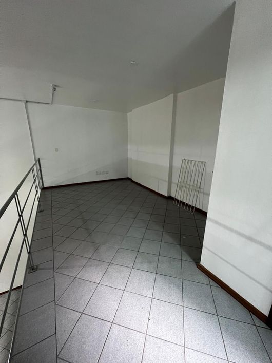 BENTOALVES aluga loja térrea, em galeria, bairro São Pelegrino - Caxias do Sul - RS