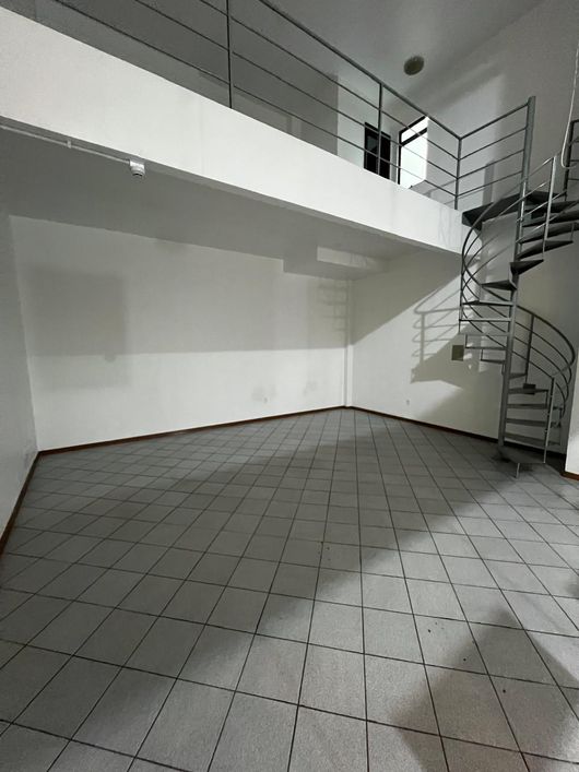 BENTOALVES aluga loja térrea, em galeria, bairro São Pelegrino - Caxias do Sul - RS