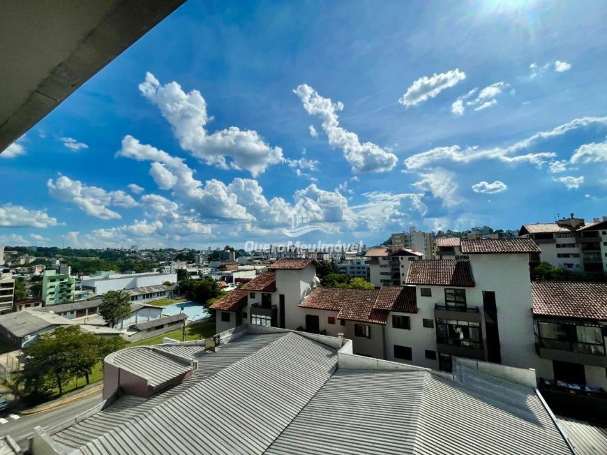 Apartamento semimobiliado no Santa Catarina