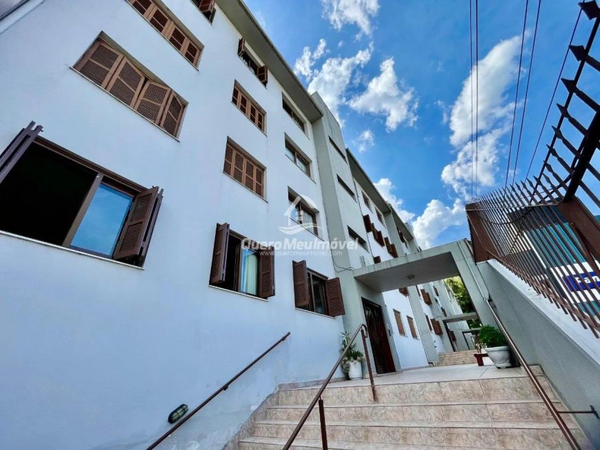 Apartamento semimobiliado no Santa Catarina