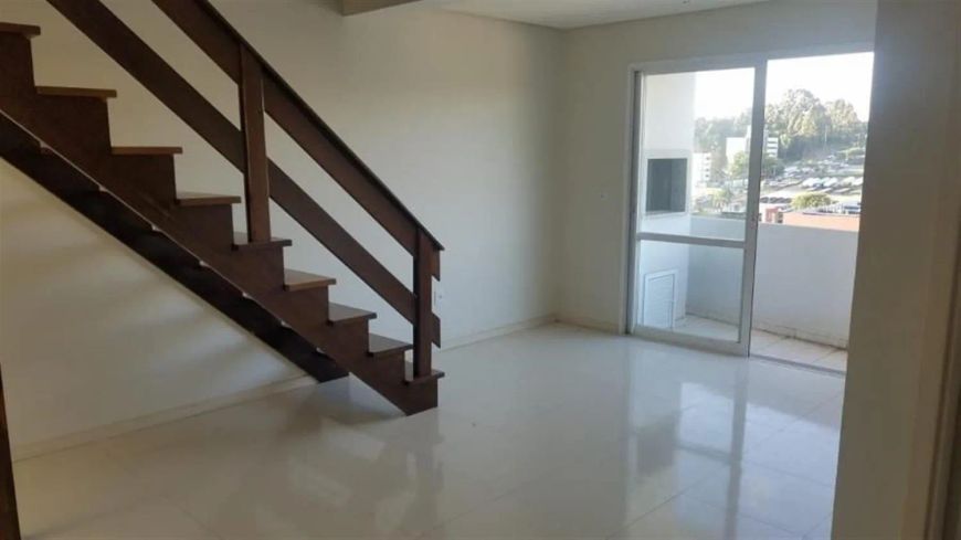 Excelente Cobertura Duplex no Bairro Sagrada Família!! Pavimento superior: 02 amplas suítes (26,3m e