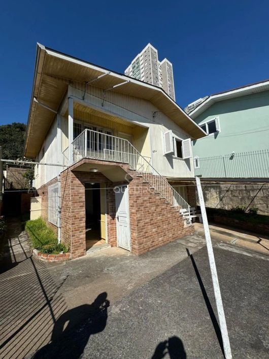 Terreno com casa no bairro Universitário