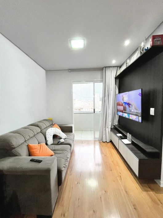 Excelente apartamento semimobiliado no Bairro Desvio Rizzo! Conta com 02 dormitórios, sala para 02 a