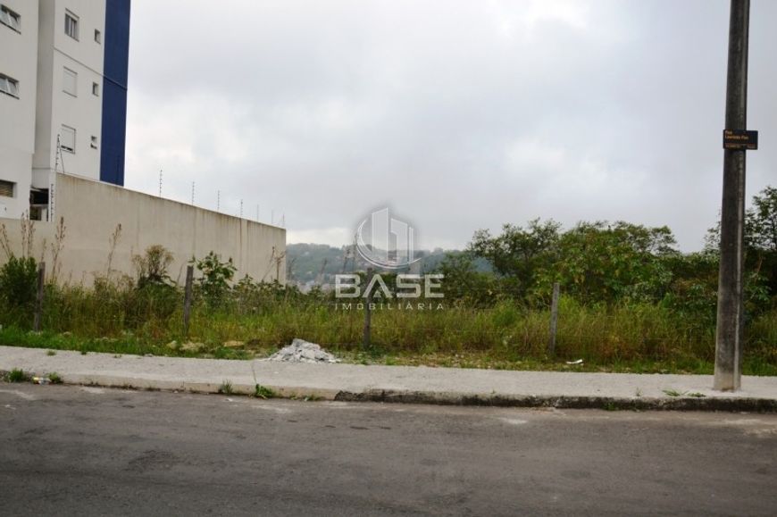 - Rede de drenagem pluvial, - Sistema de coleta e tratamento de esgoto. - Rede de abastecimento de á