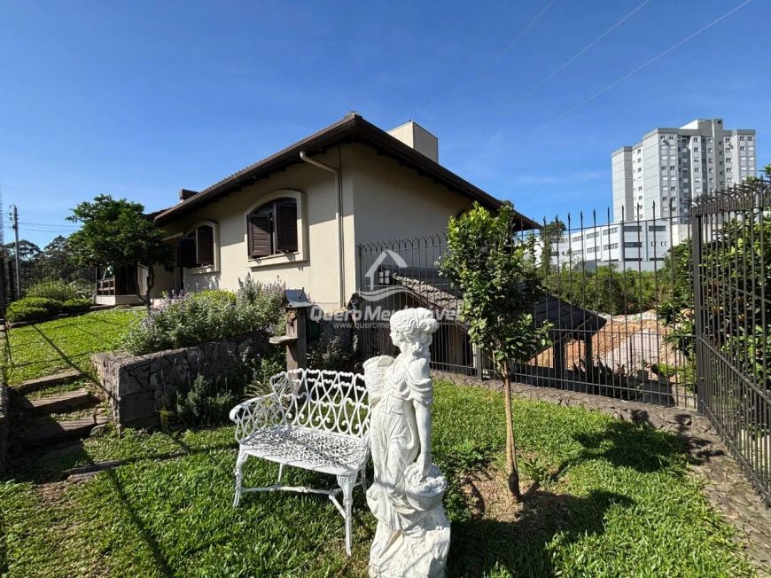 Casa semimobiliada no Bairro Sanvitto