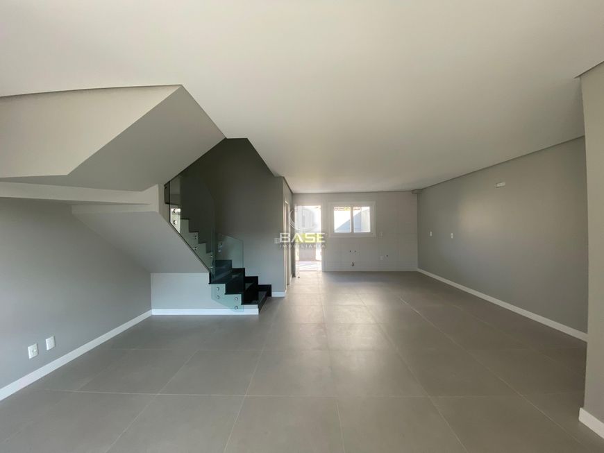 Localizada no bairro São Virgílio, em Caxias do Sul/RS, terreno de 6,50 x 26, esta casa de 3 dormitó