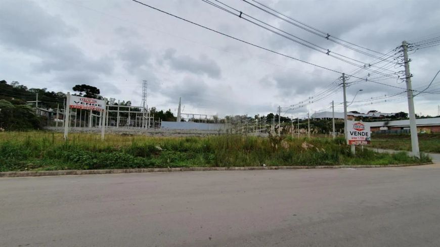 Terreno em excelente posição solar no Bairro Desvio Rizzo! Área: 42,53x85,8 = 3.514,70m. Confira!