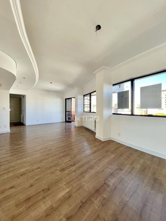 Apartamento semimobiliado em ótima localização