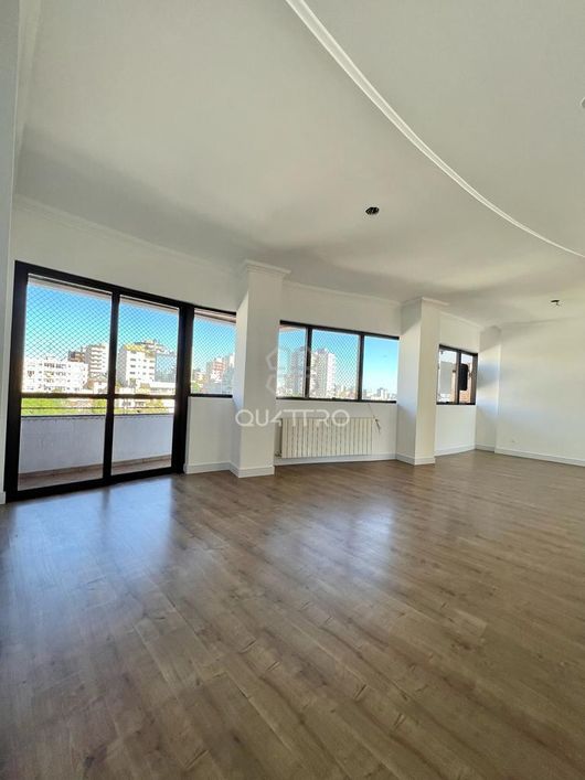 Apartamento semimobiliado em ótima localização