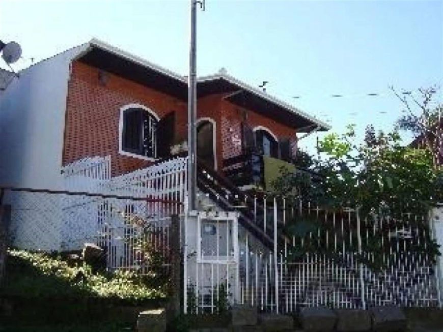 Excelente residência com 03 dormitórios, sala para 02 ambientes, cozinha, área de serviço, banheiro