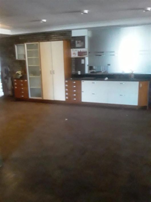 Excelente loja aérea localizada no Pio X com 02 banheiros sociais. Área: 526,64m. Confira!