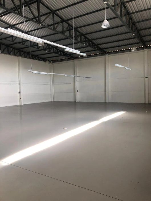 Pavilhão de 480 M ² no bairro Kayser