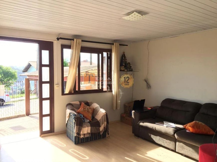 Casa com dois pisos á venda, Bairro Charqueadas em Caxias do Sul - RS