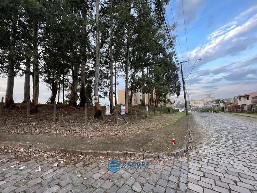 Terreno de esquina no bairro Sanvitto