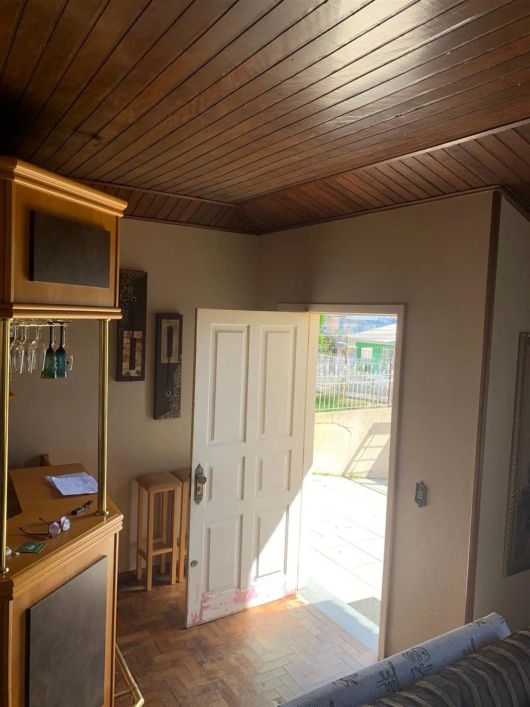 Ótima casa no Bairro Fátima!! Conta com 03 dormitórios (sendo 01 com sacada), sala para 02 ambientes
