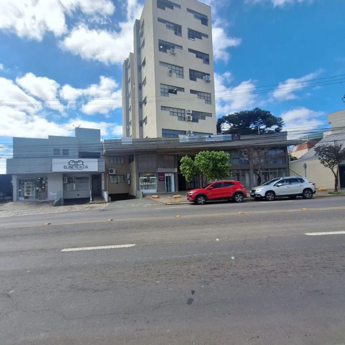 Venda de sala comercial aérea em Caxias do Sul, bairro Rio Branco